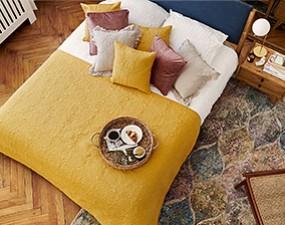 Posteľ RETRO 1 s čalúneným čelom